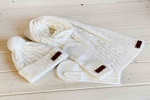 Шапка, варежки и шарф белые с рисунком