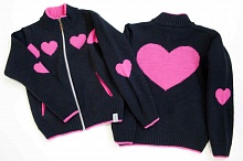Вязанные детские кофты черные с розовыми сердечками