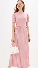 Трикотажное вязаное платье розовое