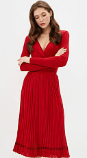Трикотажное вязаное платье красное