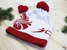 Зимняя шапка красная с рисунком
