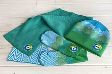 Шапка, варежки и шарф с рисунками зеленые