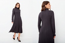 Женское трикотажное платье с длинными рукавами черное