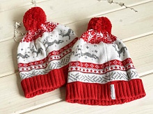 Зимняя шапка красная с рисунком