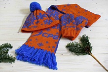 Шапка, варежки и шарф с рисунками оранжевые