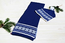 Шапка и шарф с рисунками синие